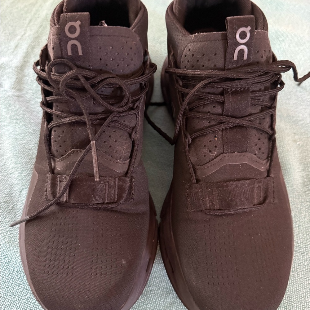 👟 On Cloudnova 2 Running Woman's size 9 Black Athletic Shoes